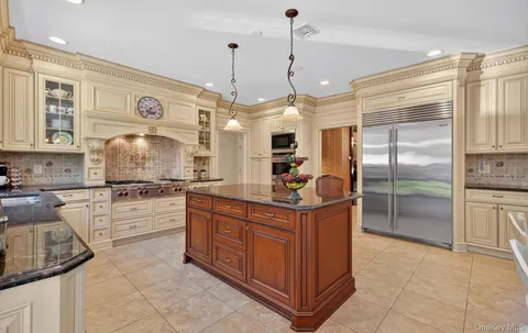 $2,999,999 | 70 Keri Way, Woodbury, NY 11797