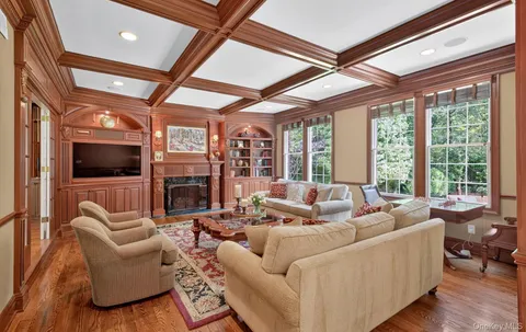 $2,999,999 | 70 Keri Way, Woodbury, NY 11797