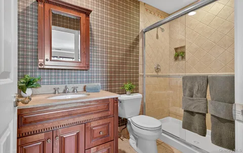 $2,999,999 | 70 Keri Way, Woodbury, NY 11797