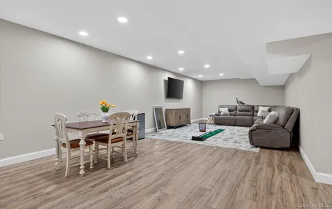 $2,999,999 | 70 Keri Way, Woodbury, NY 11797