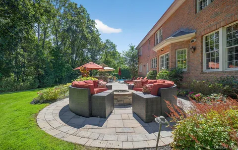 $2,999,999 | 70 Keri Way, Woodbury, NY 11797