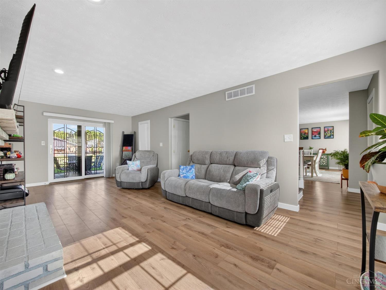 8713 Cox Road West Chester, OH 45069 - Photo 8 of 49