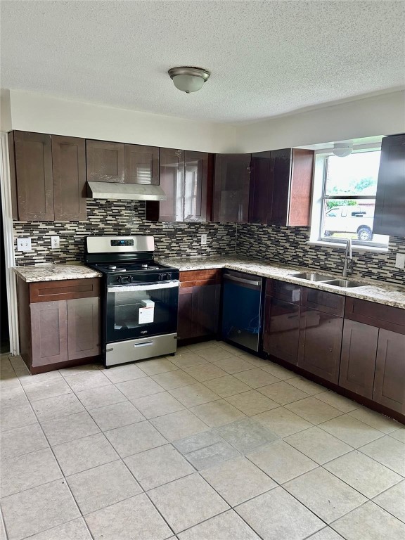 228 Austin Street Angleton, TX 77515 - Photo 2 of 6