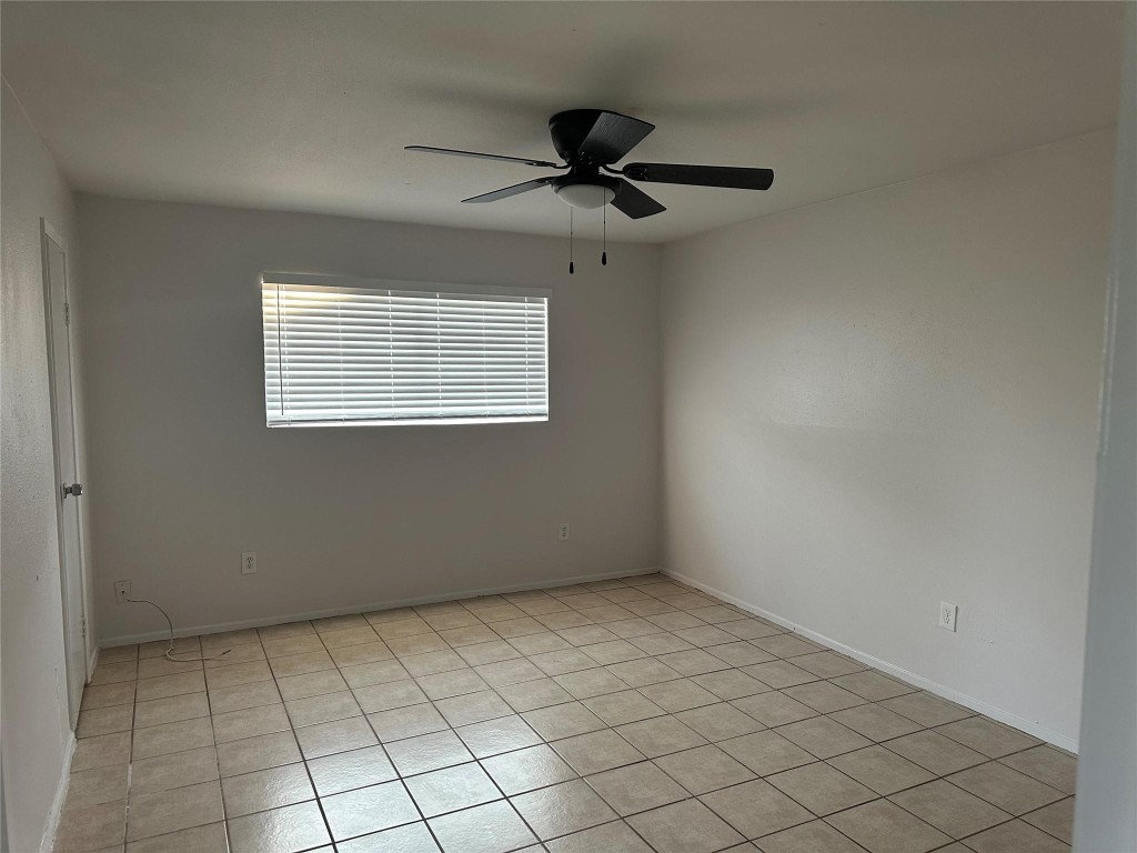 228 Austin Street Angleton, TX 77515 - Photo 3 of 6