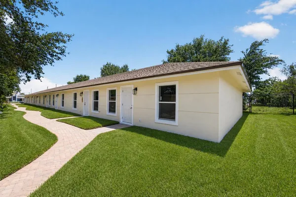 $3,400 | 3255 Avenue J, Riviera Beach, FL 33404