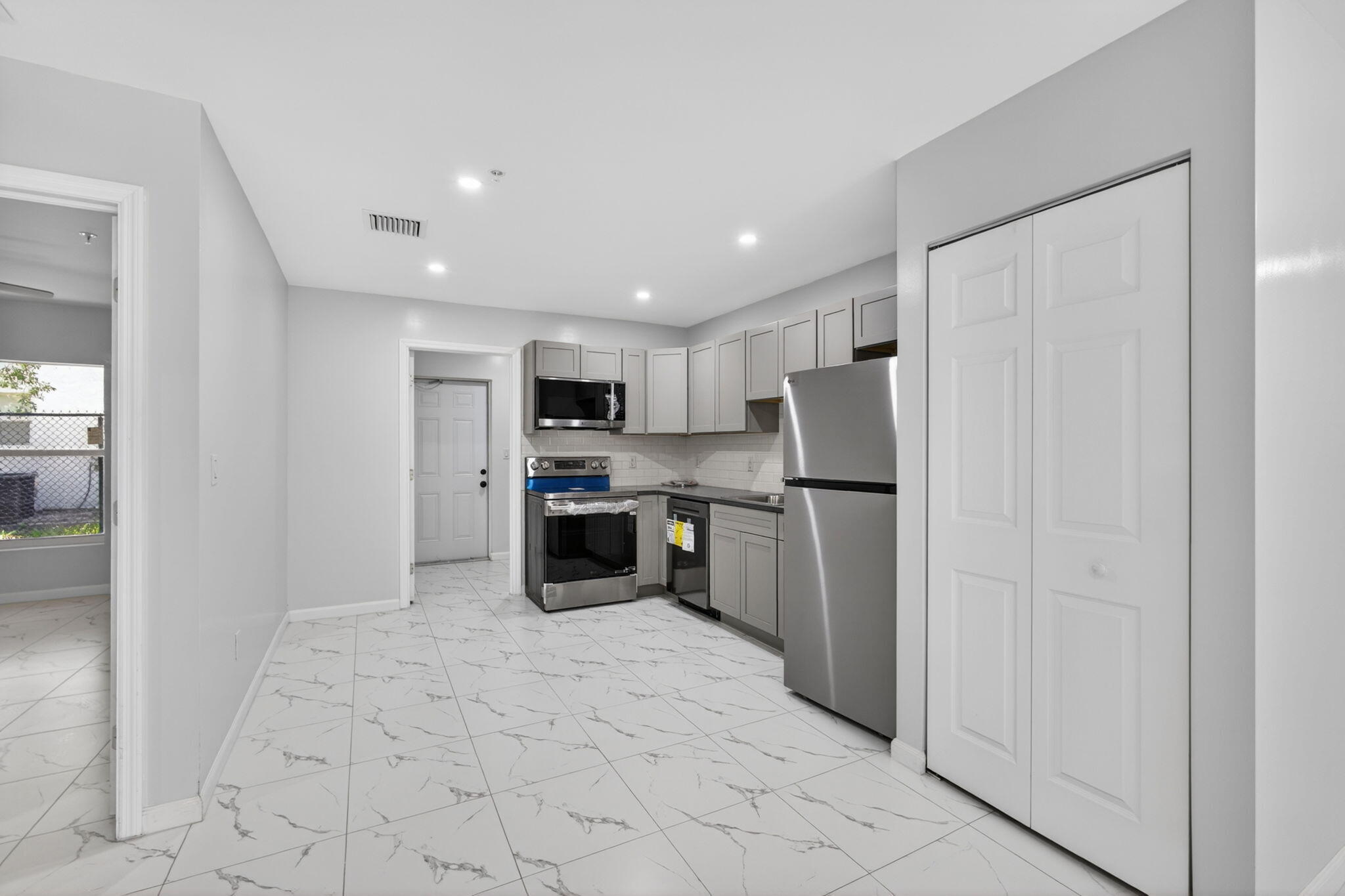 3255 Avenue J Riviera Beach, FL 33404 - Photo 12 of 37 13-web-or-mls-5D1A8521