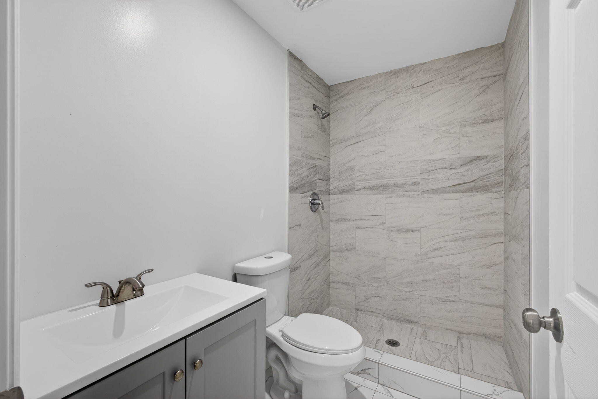 3255 Avenue J Riviera Beach, FL 33404 - Photo 19 of 37 20-web-or-mls-5D1A8555