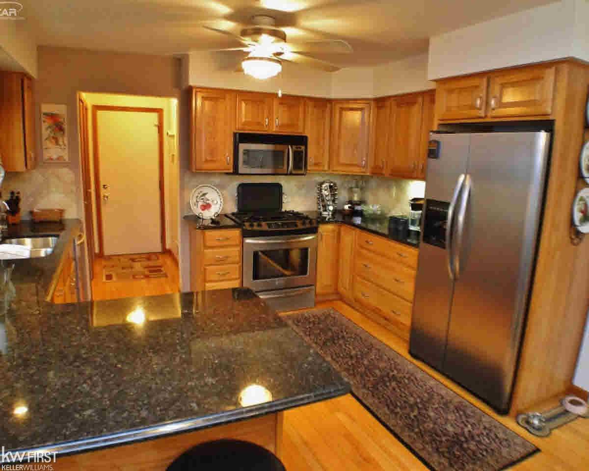 6465 Hartland Road Fenton, MI 48430 - Photo 14 of 41 21269352-13.JPG