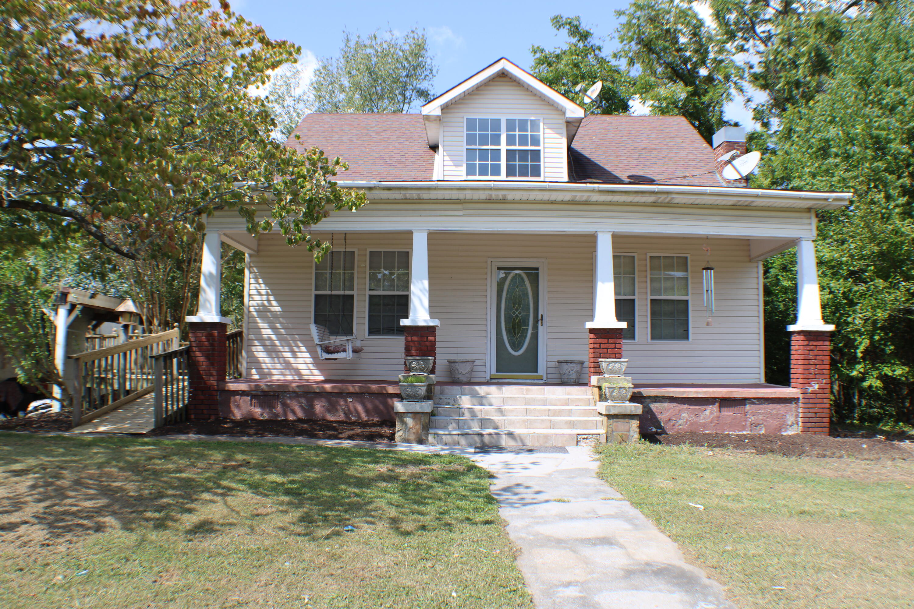 616 Balmoral Road Middlesboro, KY 40965 - Photo 1 of 24 IMG_0585