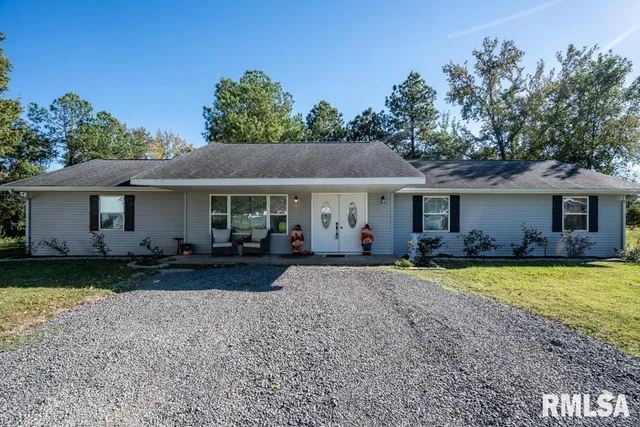 $199,999 | 910 Fairlane Drive, Marion, IL 62959