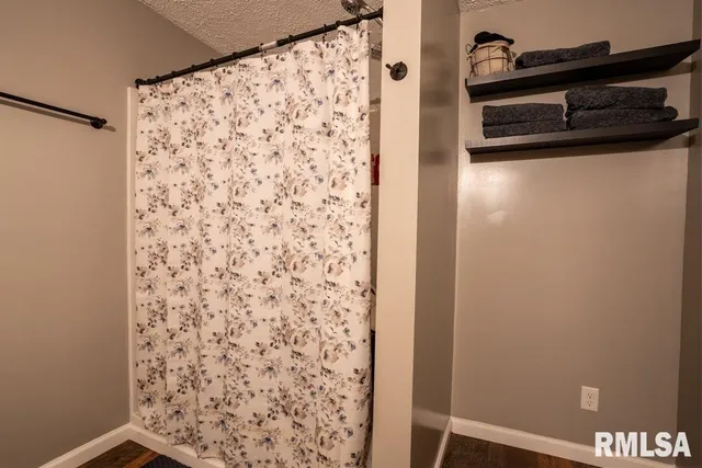 $199,999 | 910 Fairlane Drive, Marion, IL 62959