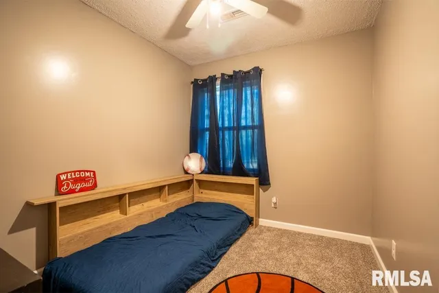 $199,999 | 910 Fairlane Drive, Marion, IL 62959