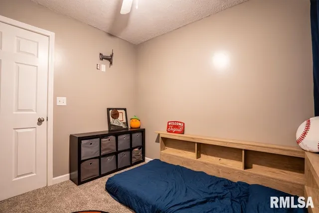 $199,999 | 910 Fairlane Drive, Marion, IL 62959