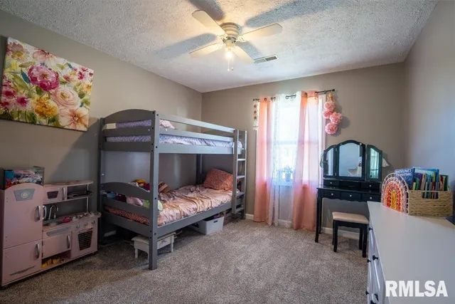 $199,999 | 910 Fairlane Drive, Marion, IL 62959