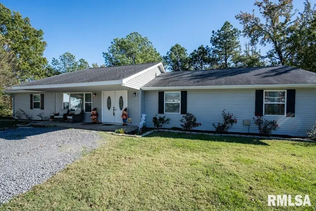 $199,999 | 910 Fairlane Drive, Marion, IL 62959