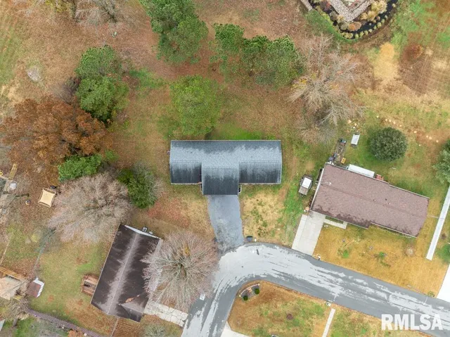 $199,999 | 910 Fairlane Drive, Marion, IL 62959