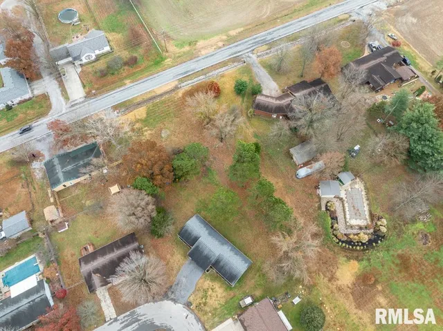 $199,999 | 910 Fairlane Drive, Marion, IL 62959