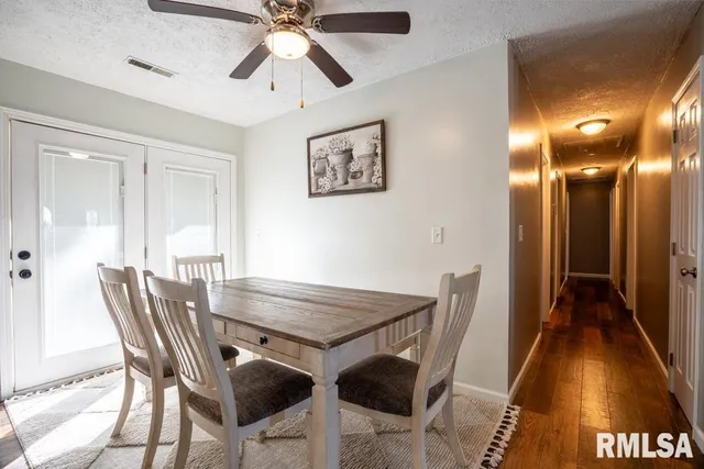 $199,999 | 910 Fairlane Drive, Marion, IL 62959