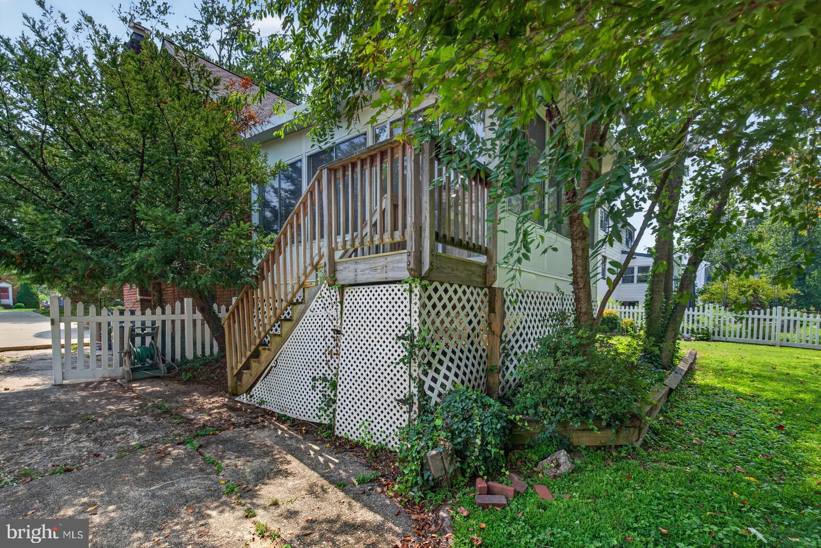 2713 Plyers Mill Road Silver Spring, MD 20902 - Photo 33 of 41 Steps from sunroom to yard
