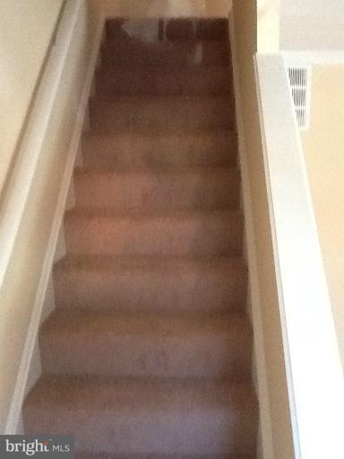 9840 Buckner Road Manassas, VA 20110 - Photo 4 of 16 Staircase