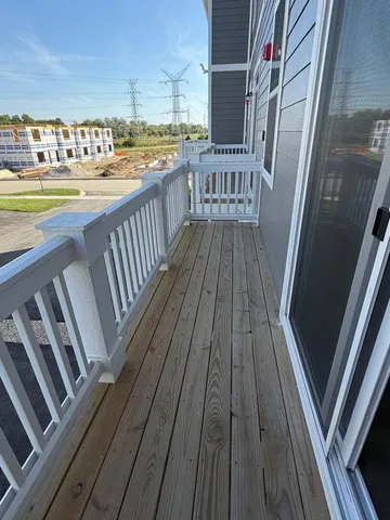 $3,000 | 2167 Yellowstone Boulevard, Mundelein, IL 60060