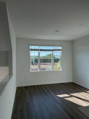 $3,000 | 2167 Yellowstone Boulevard, Mundelein, IL 60060