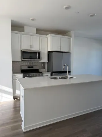 $3,000 | 2167 Yellowstone Boulevard, Mundelein, IL 60060