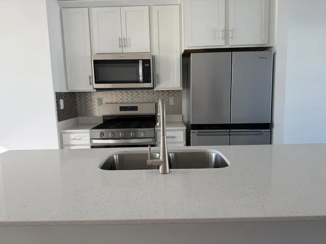 $3,000 | 2167 Yellowstone Boulevard, Mundelein, IL 60060