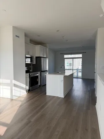 $3,000 | 2167 Yellowstone Boulevard, Mundelein, IL 60060