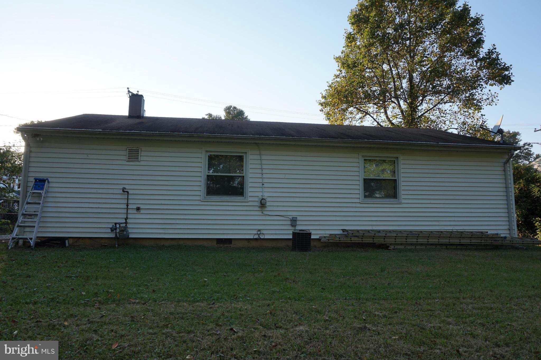 15307 Michigan Rd. Woodbridge, VA 22191 - Photo 5 of 12 Exterior (Rear)