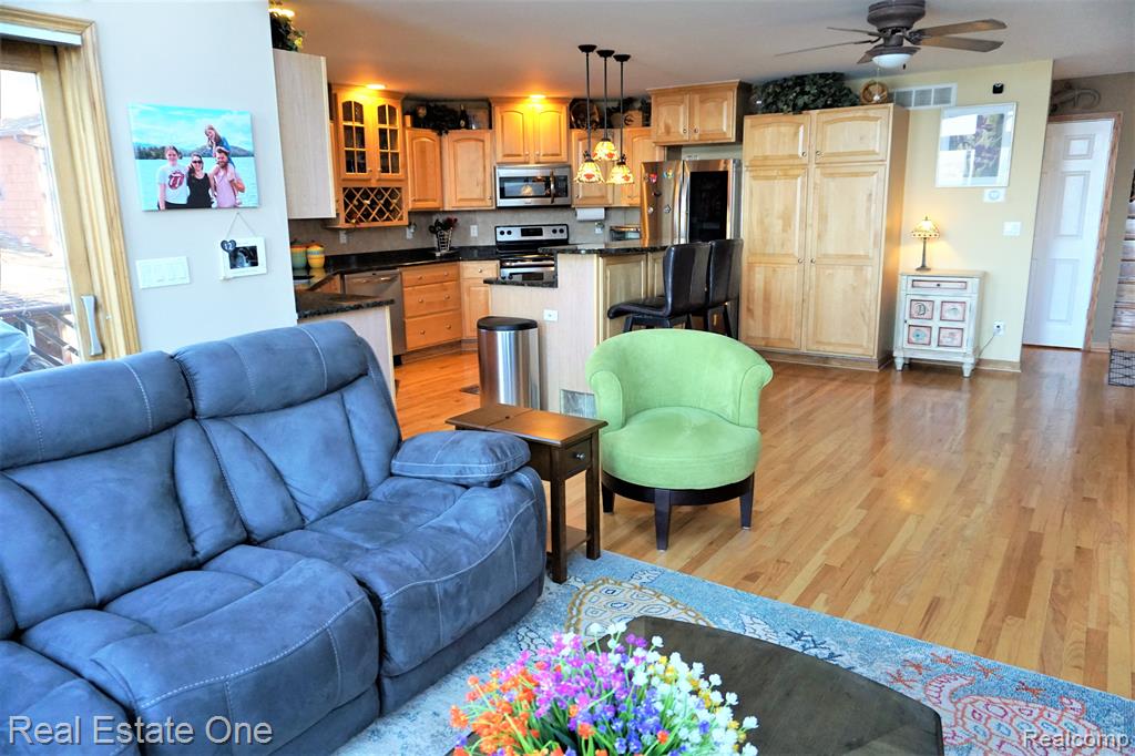 3221 Ridge Road White Lake, MI 48383 - Photo 27 of 65 Gallery Image 27
