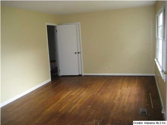 932 Center Way Southwest Birmingham, AL 35211 - Photo 11 of 24