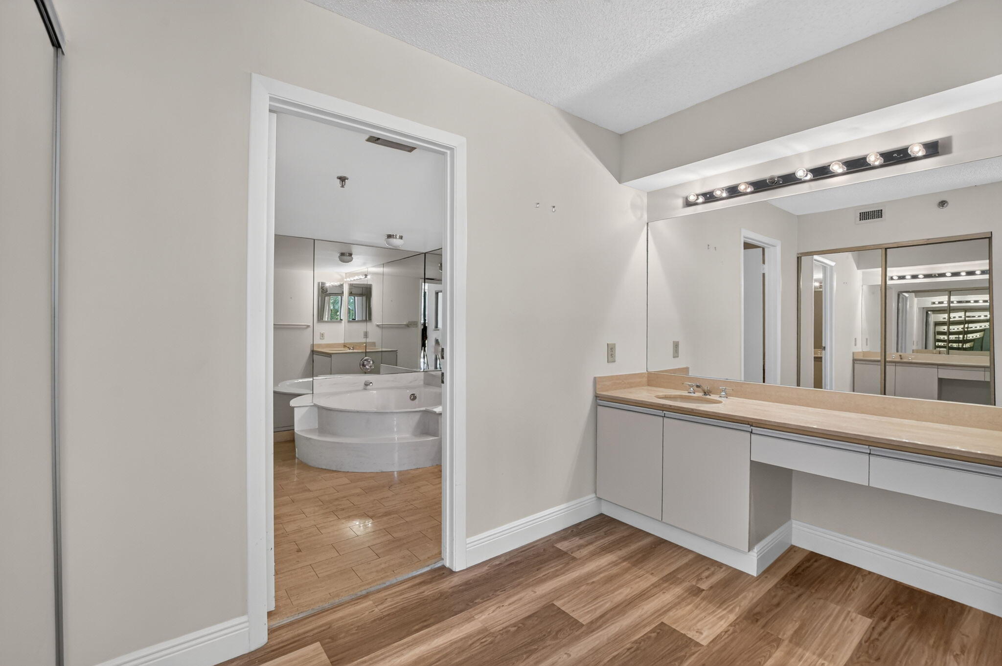 7201 Promenade Drive, Unit 101 Boca Raton, FL 33433 - Photo 21 of 39 Primary Bathroom