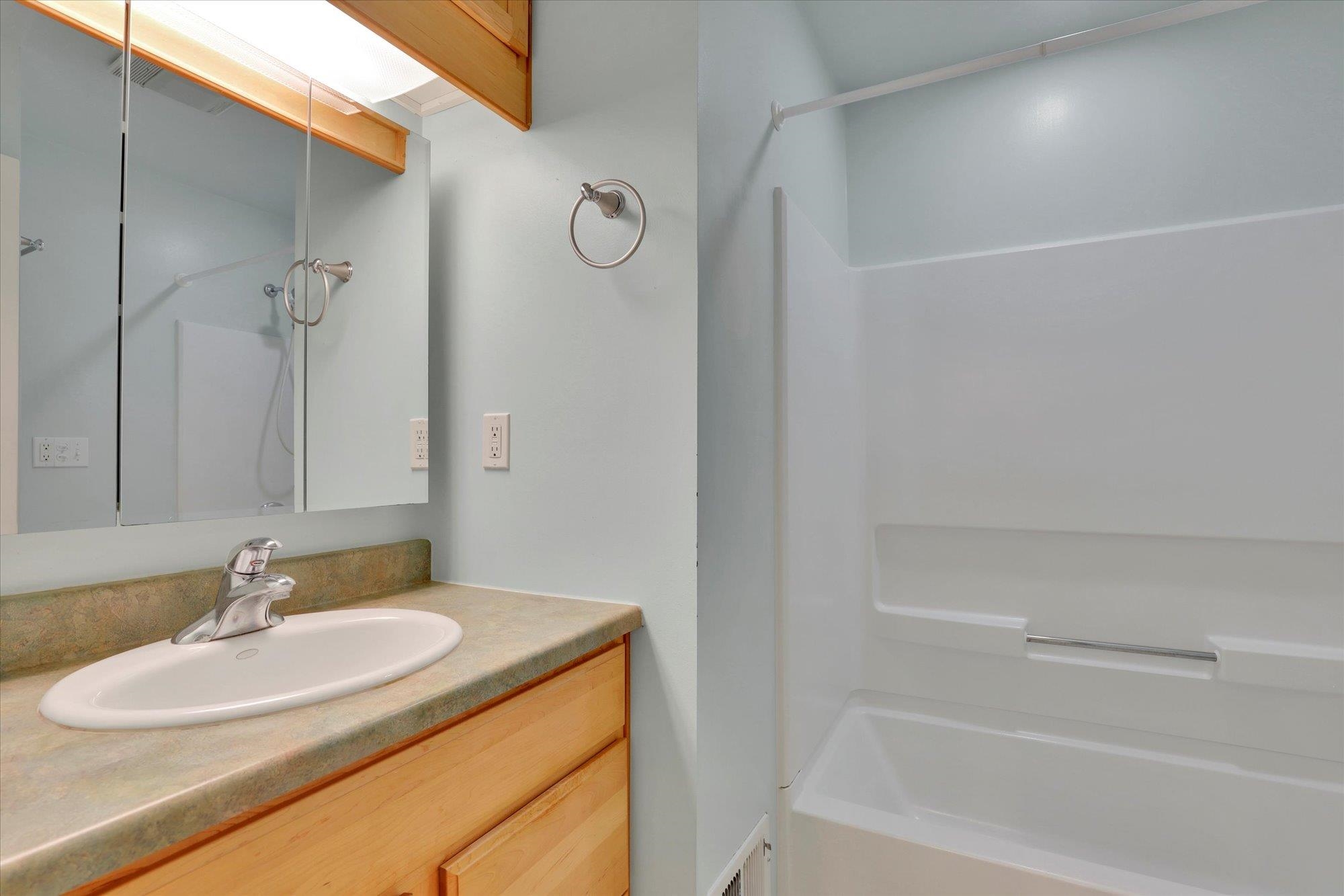3308 West Queen Place Spokane, WA 99205 - Photo 13 of 39