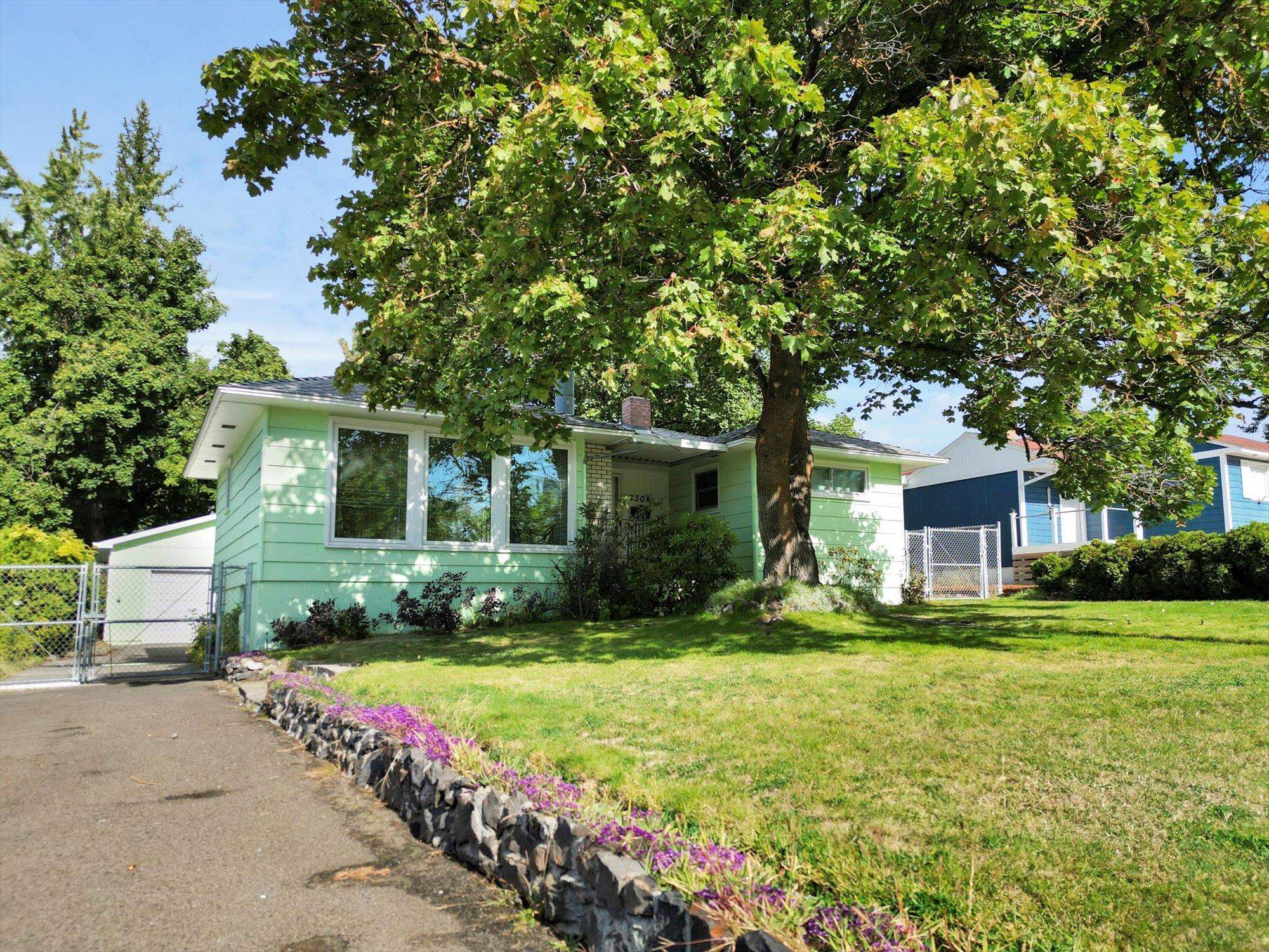 3308 West Queen Place Spokane, WA 99205 - Photo 2 of 39