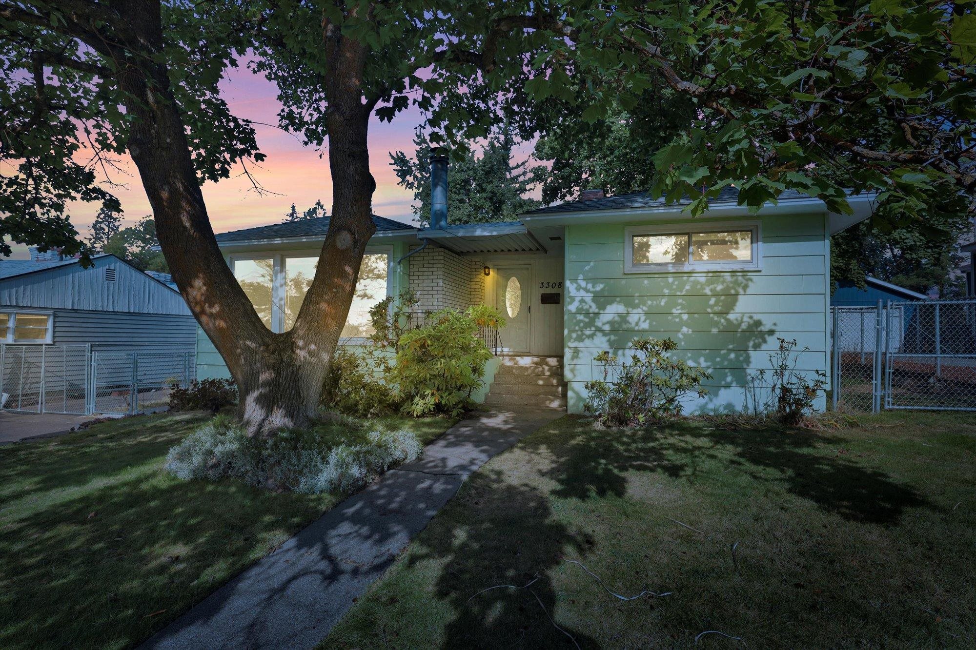 3308 West Queen Place Spokane, WA 99205 - Photo 3 of 39