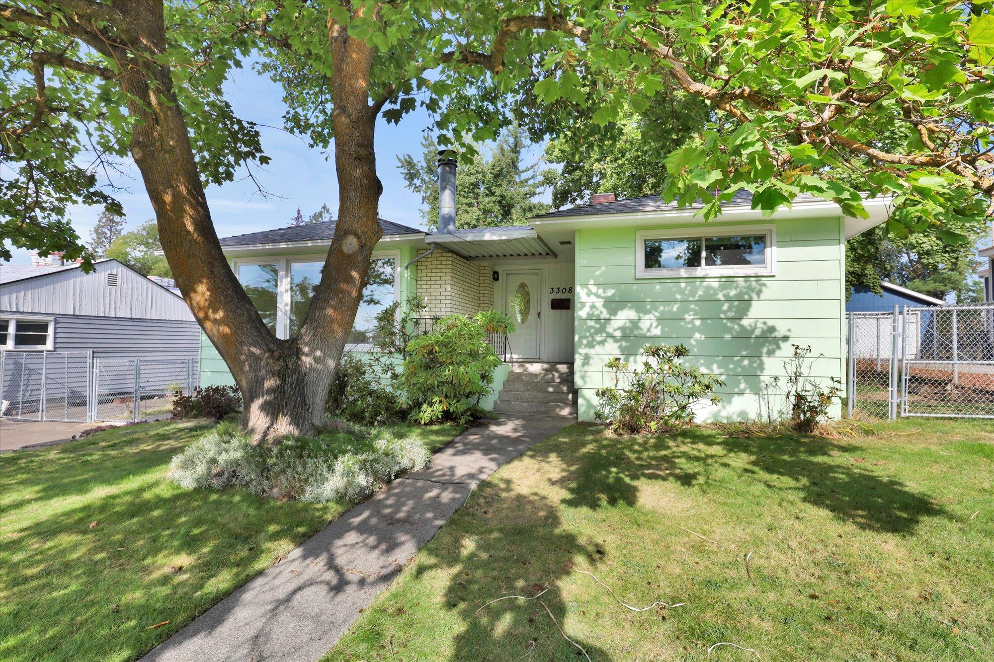3308 West Queen Place Spokane, WA 99205 - Photo 4 of 39