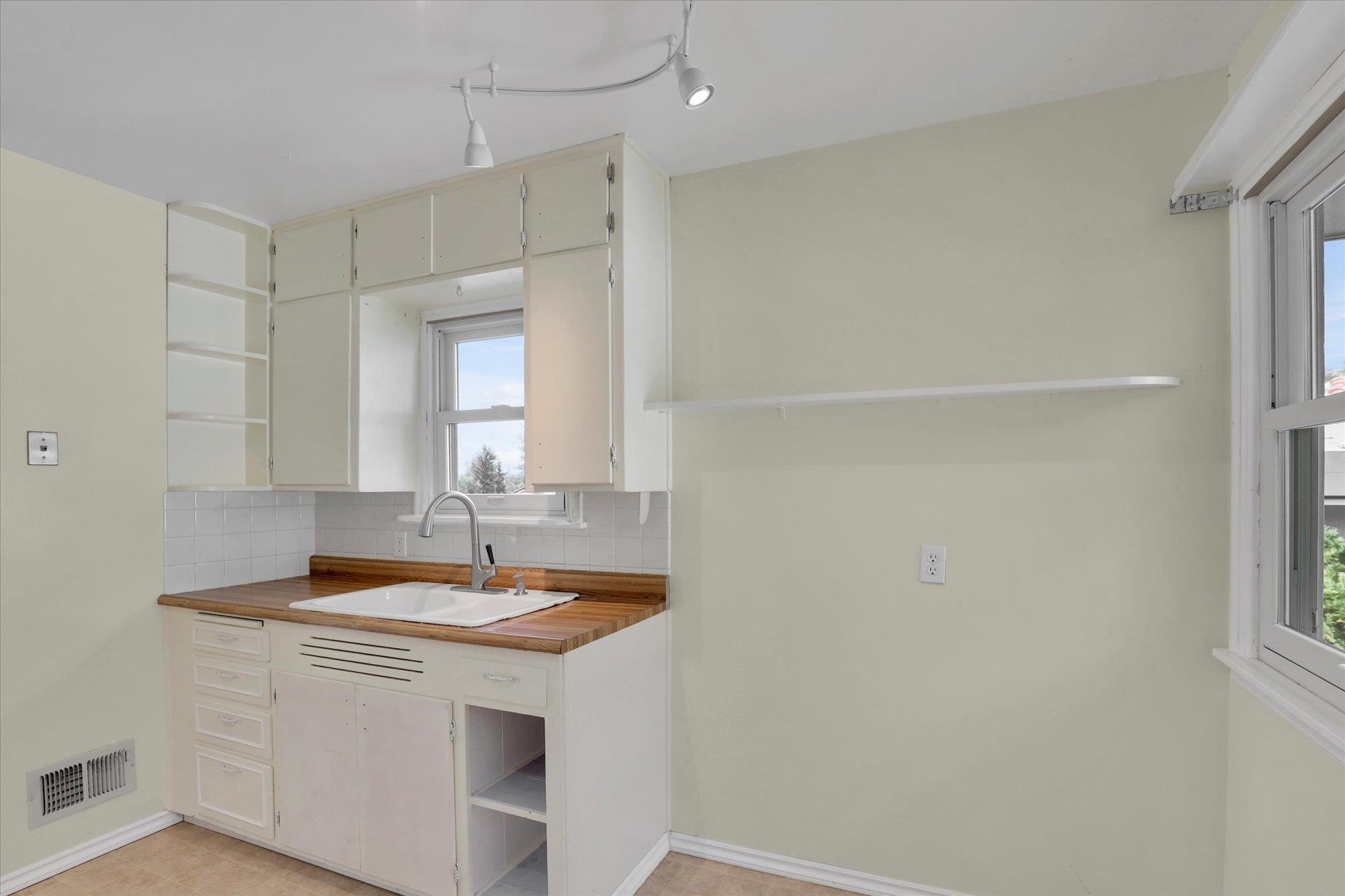 3308 West Queen Place Spokane, WA 99205 - Photo 8 of 39