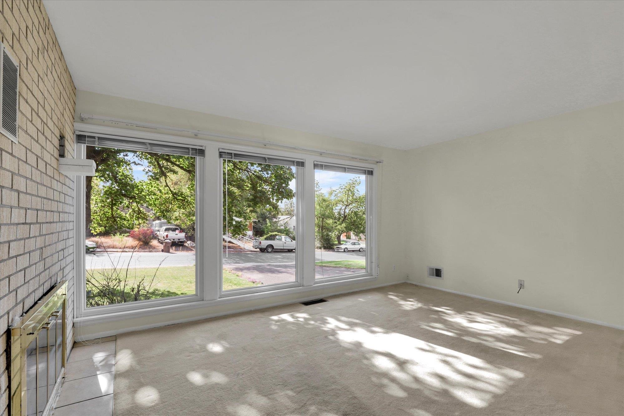 3308 West Queen Place Spokane, WA 99205 - Photo 10 of 39