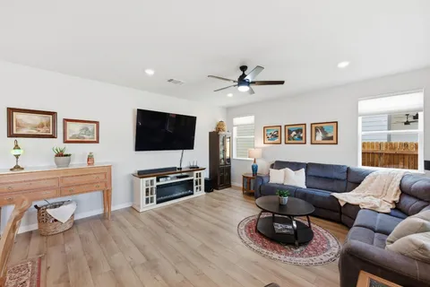 a view of a house with backyard and garden