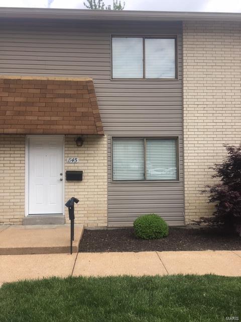 845 Portsdown Road Ballwin, MO 63011 - Photo 2 of 19 Gallery Image 2