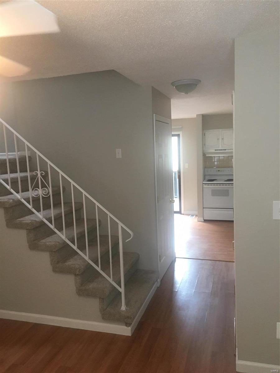 845 Portsdown Road Ballwin, MO 63011 - Photo 5 of 19 Gallery Image 5