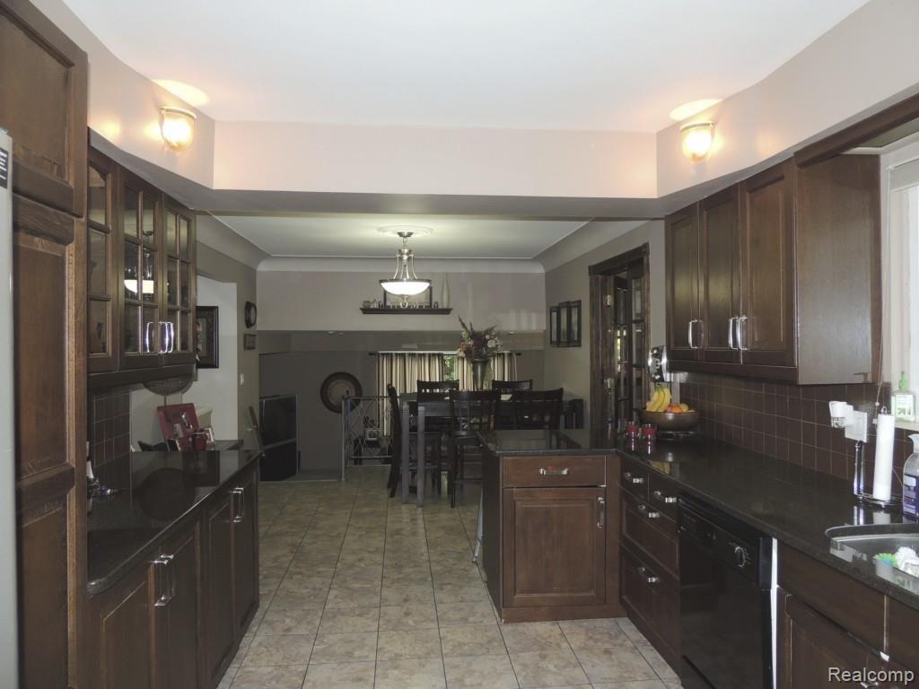 8664 Chicago Road Warren, MI 48093 - Photo 9 of 34 DSCN3741.jpg