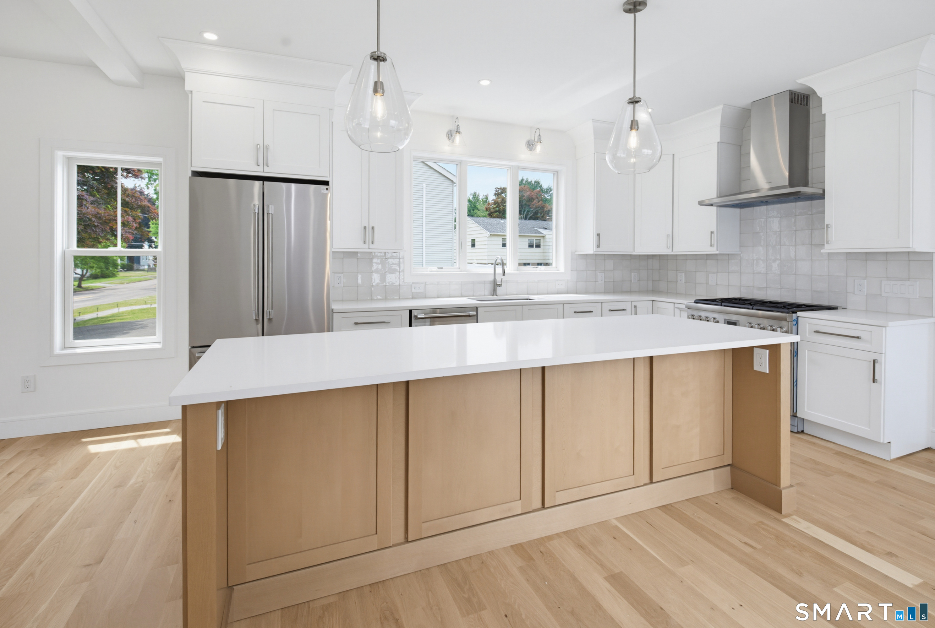 694 Jennings Road Fairfield, CT 06824 - Photo 5 of 39