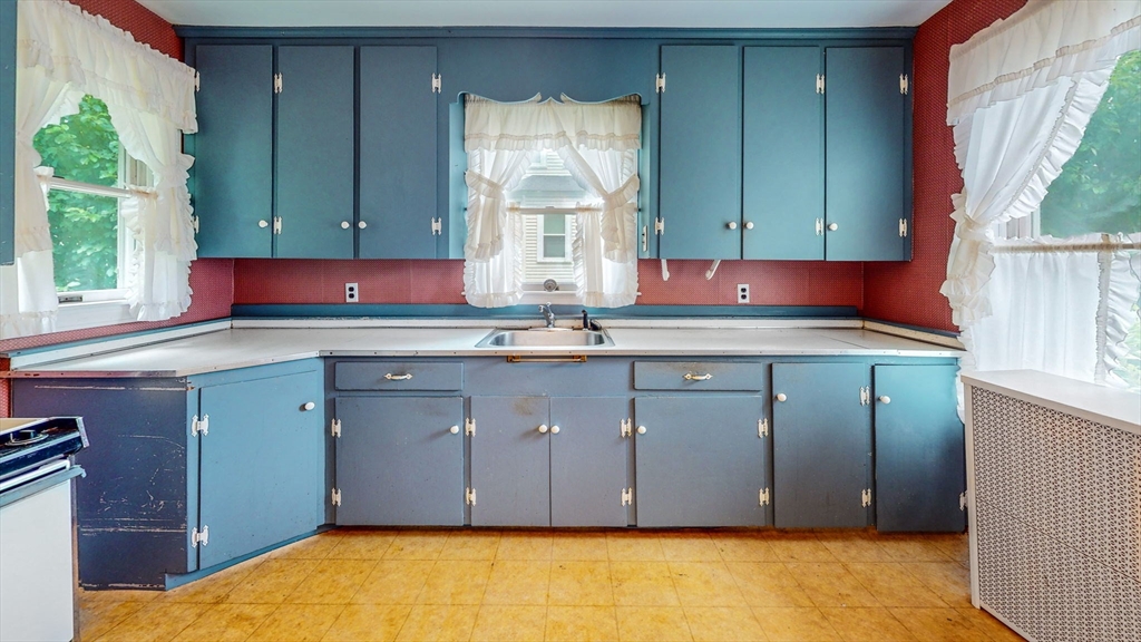 21 Grover Street Walpole, MA 02081 - Photo 5 of 15
