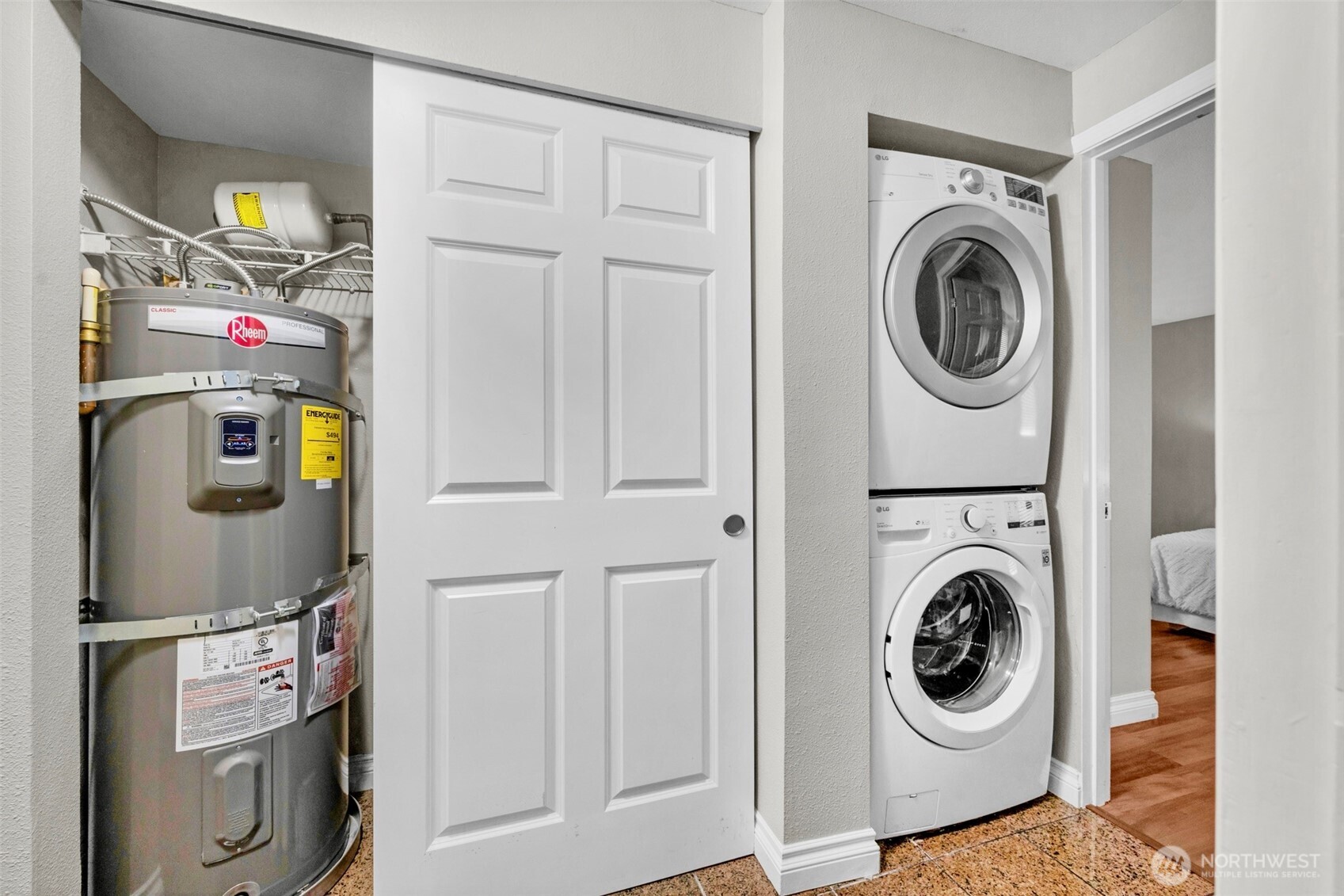 1001 West Casino Road, Unit B101 Everett, WA 98204 - Photo 18 of 19 a utility room with dryer and washer
