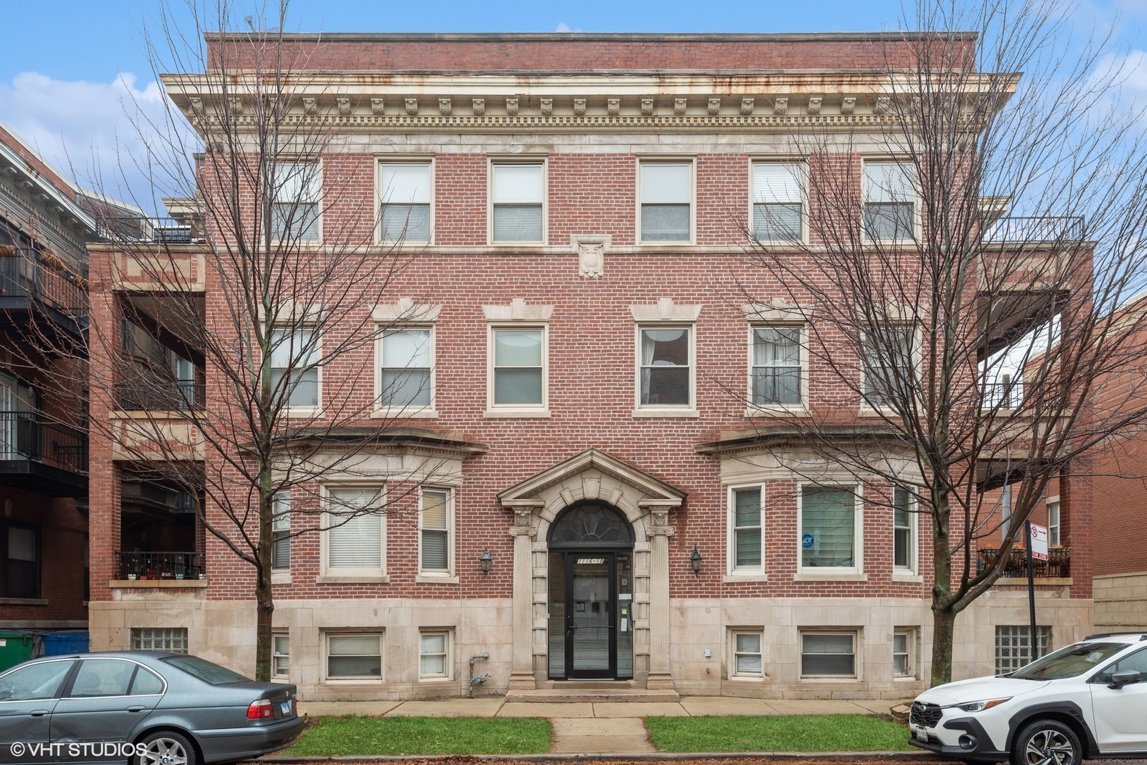 1116 East 46th Street, Unit 3W Chicago, IL 60653 - Photo 1 of 16 a front view of a building with a yard