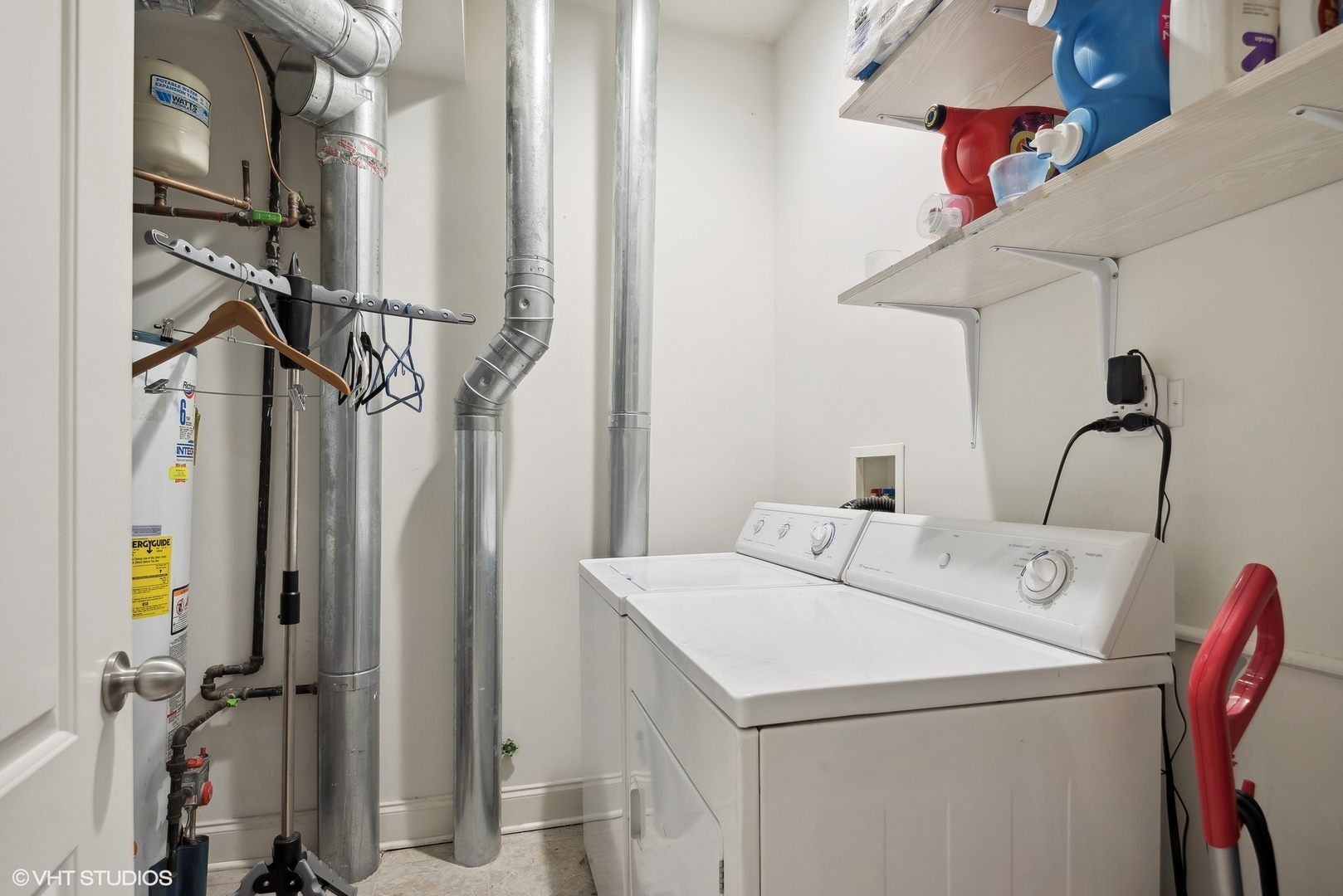 1116 East 46th Street, Unit 3W Chicago, IL 60653 - Photo 15 of 16 a utility room with dryer and washer