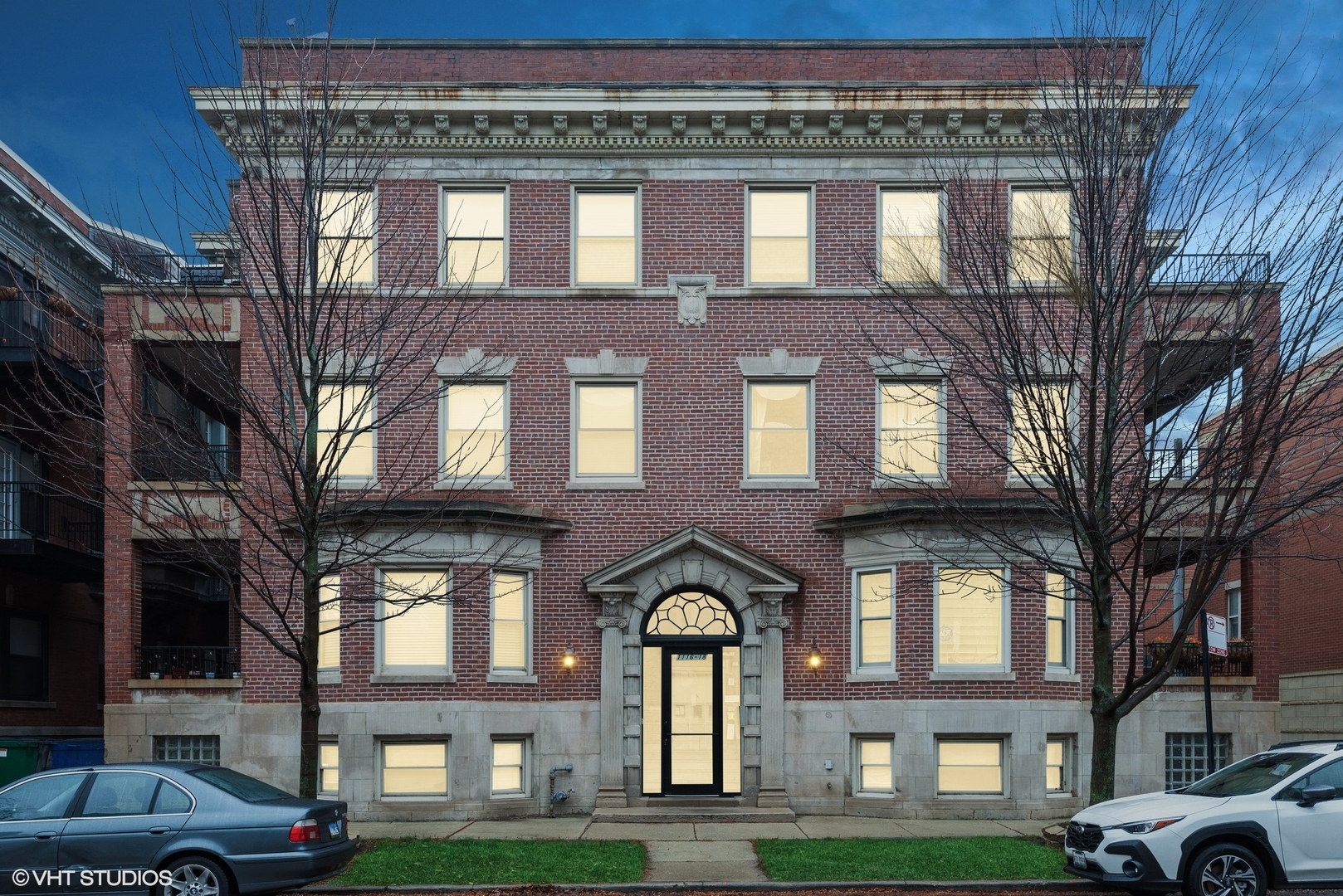 1116 East 46th Street, Unit 3W Chicago, IL 60653 - Photo 2 of 16 a front view of a residential apartment building with a yard