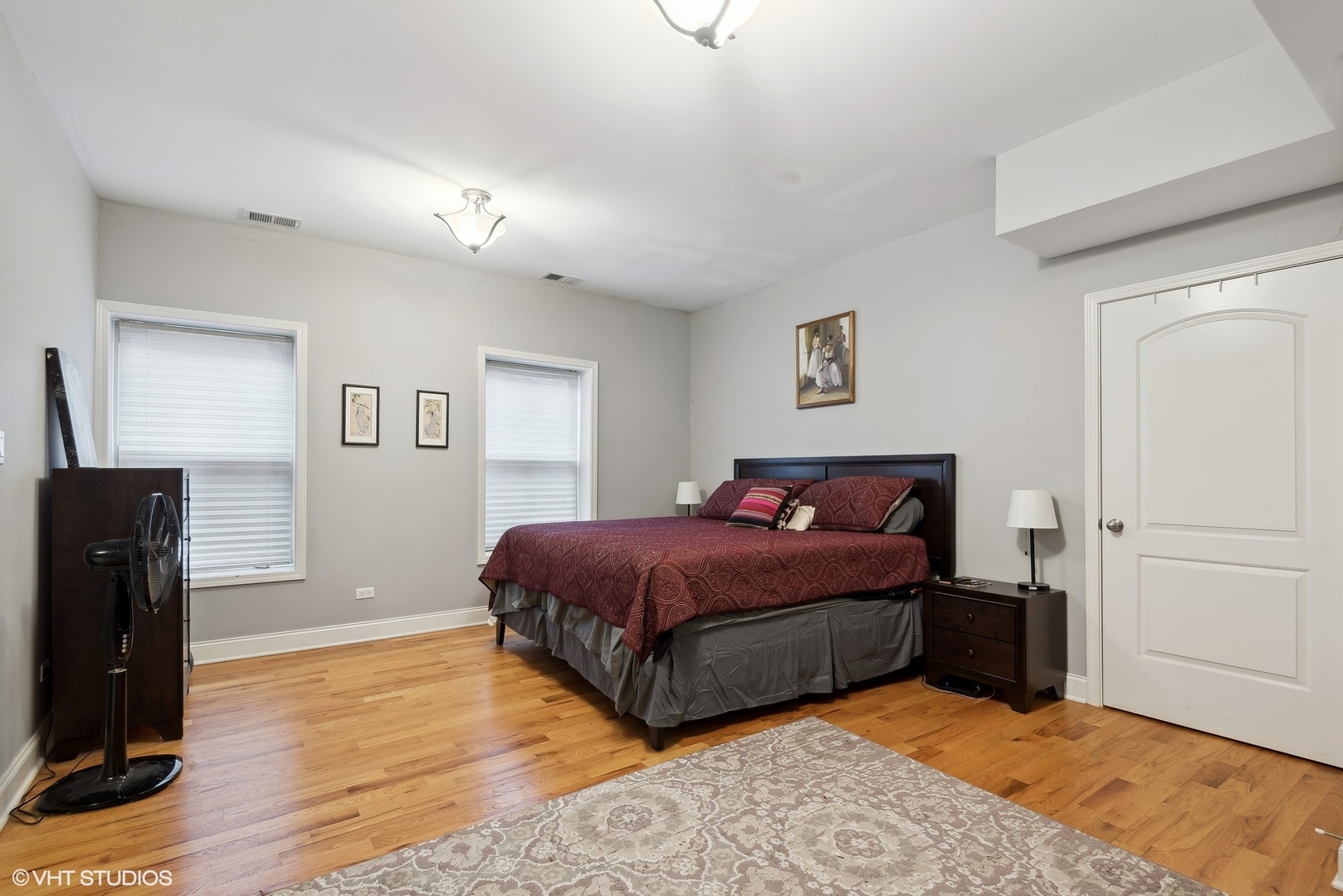 1116 East 46th Street, Unit 3W Chicago, IL 60653 - Photo 9 of 16 a bedroom with a bed and wooden floor